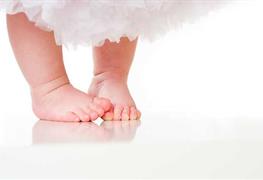 درمان به داخل گذاشتن پا در کودکان